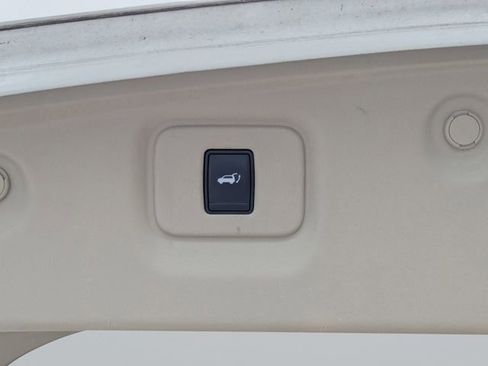 Used 2014 Nissan Pathfinder Platinum w/ Platinum Premium Package FWD image 14
