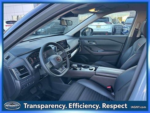 Used 2025 Nissan Rogue SV image 15