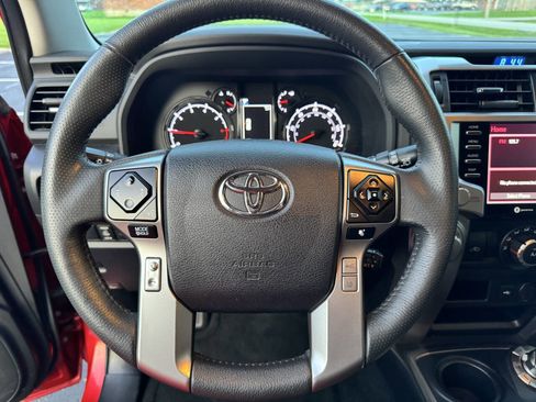 Used 2022 Toyota 4Runner SR5 image 32