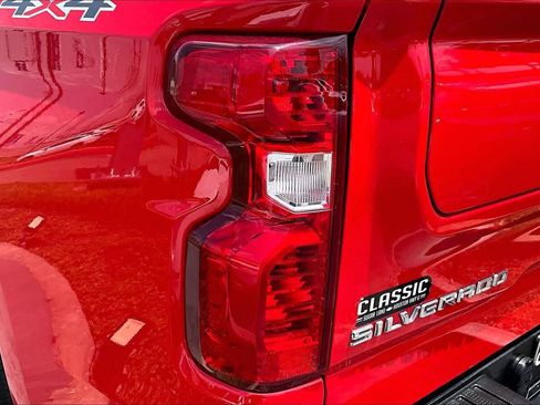 Used 2022 Chevrolet Silverado 1500 Custom AWD/4WD image 28