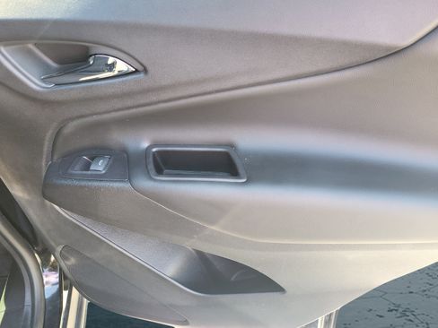 Used 2019 Chevrolet Equinox LT FWD image 18