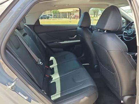 Used 2022 Hyundai Elantra Limited FWD image 18