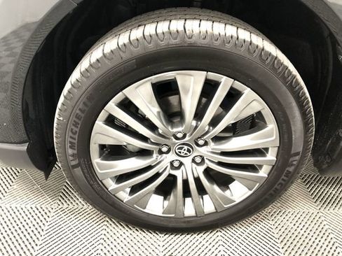 Used 2021 Toyota Venza Limited w/ Advanced Technology Package image 29