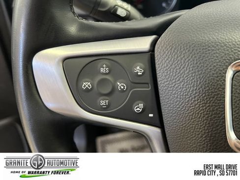 Used 2024 GMC Terrain SLT AWD/4WD image 32