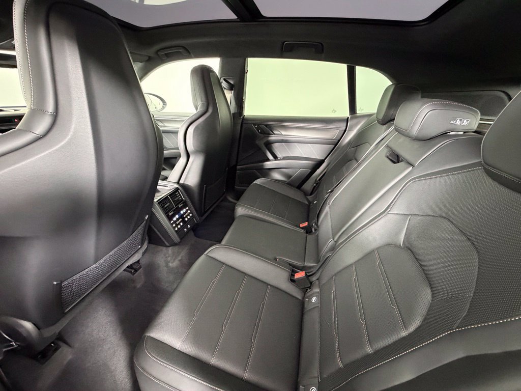 Certified 2026 Porsche Cayenne Turbo AWD/4WD image 42