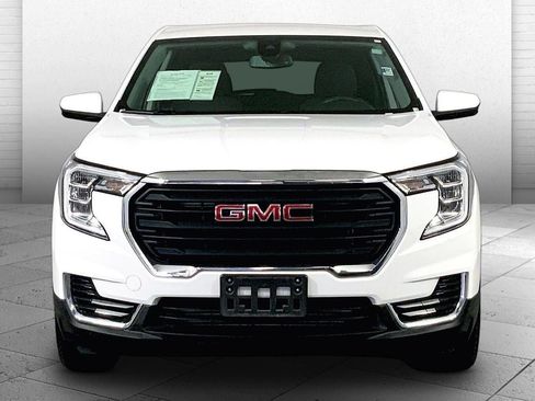 Used 2024 GMC Terrain SLE FWD image 2