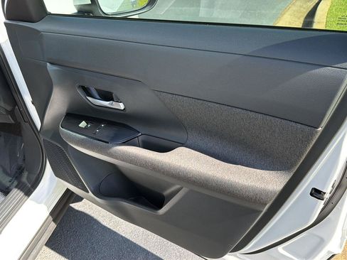 Used 2025 Nissan Kicks SV FWD image 14