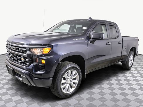 Used 2023 Chevrolet Silverado 1500 Custom image 4