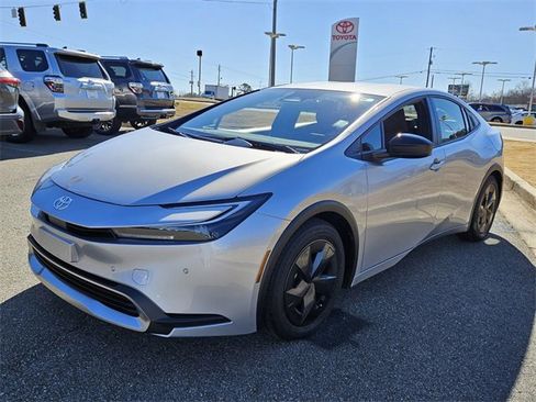 Used 2025 Toyota Prius Plug-In Hybrid image 3