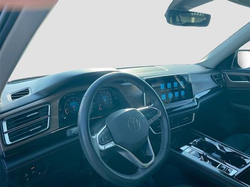 Used 2024 Volkswagen Atlas SE image 11