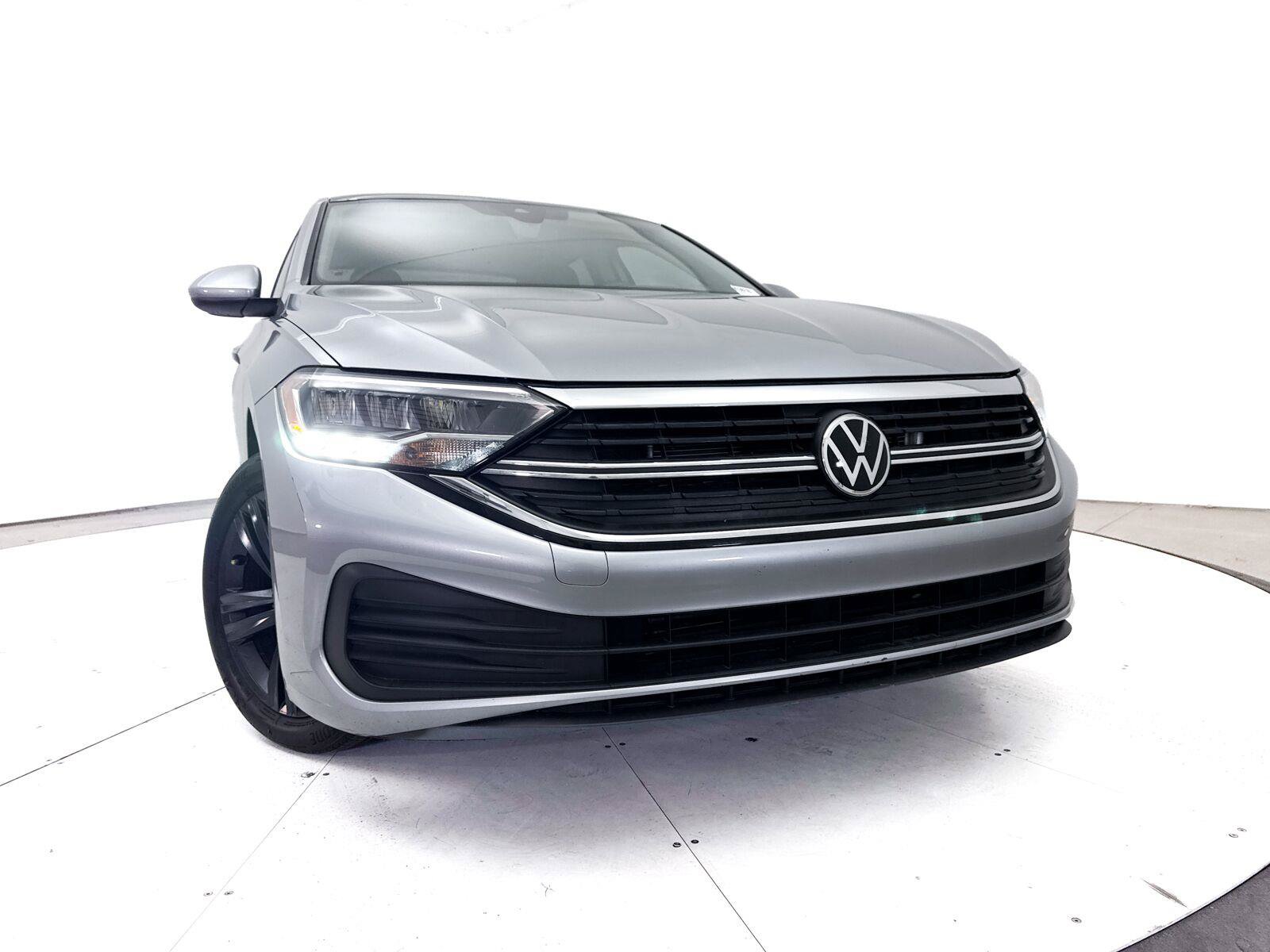 Used 2023 Volkswagen Jetta SE FWD image 6
