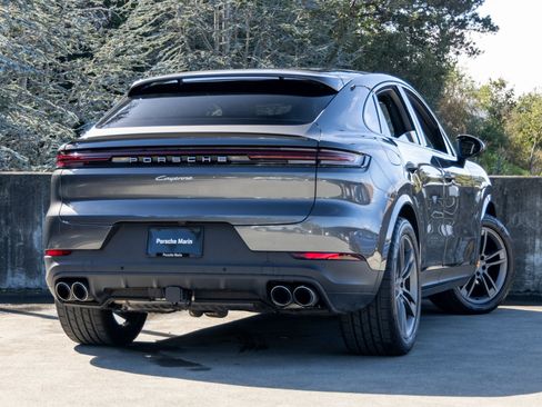 Certified 2025 Porsche Cayenne Coupe image 11