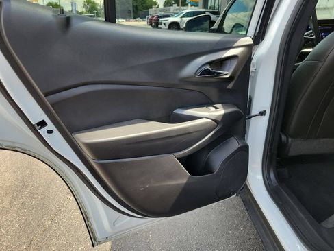 Used 2025 Chevrolet Trax LT FWD image 17