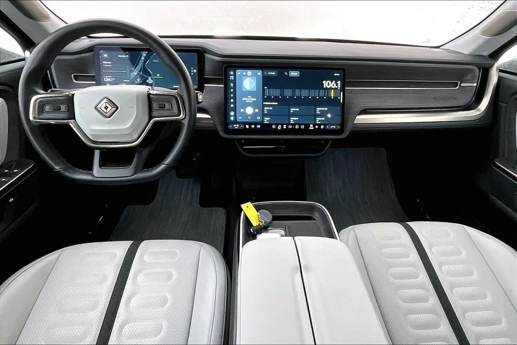 Used 2025 Rivian R1T Adventure Dual AWD/4WD image 18