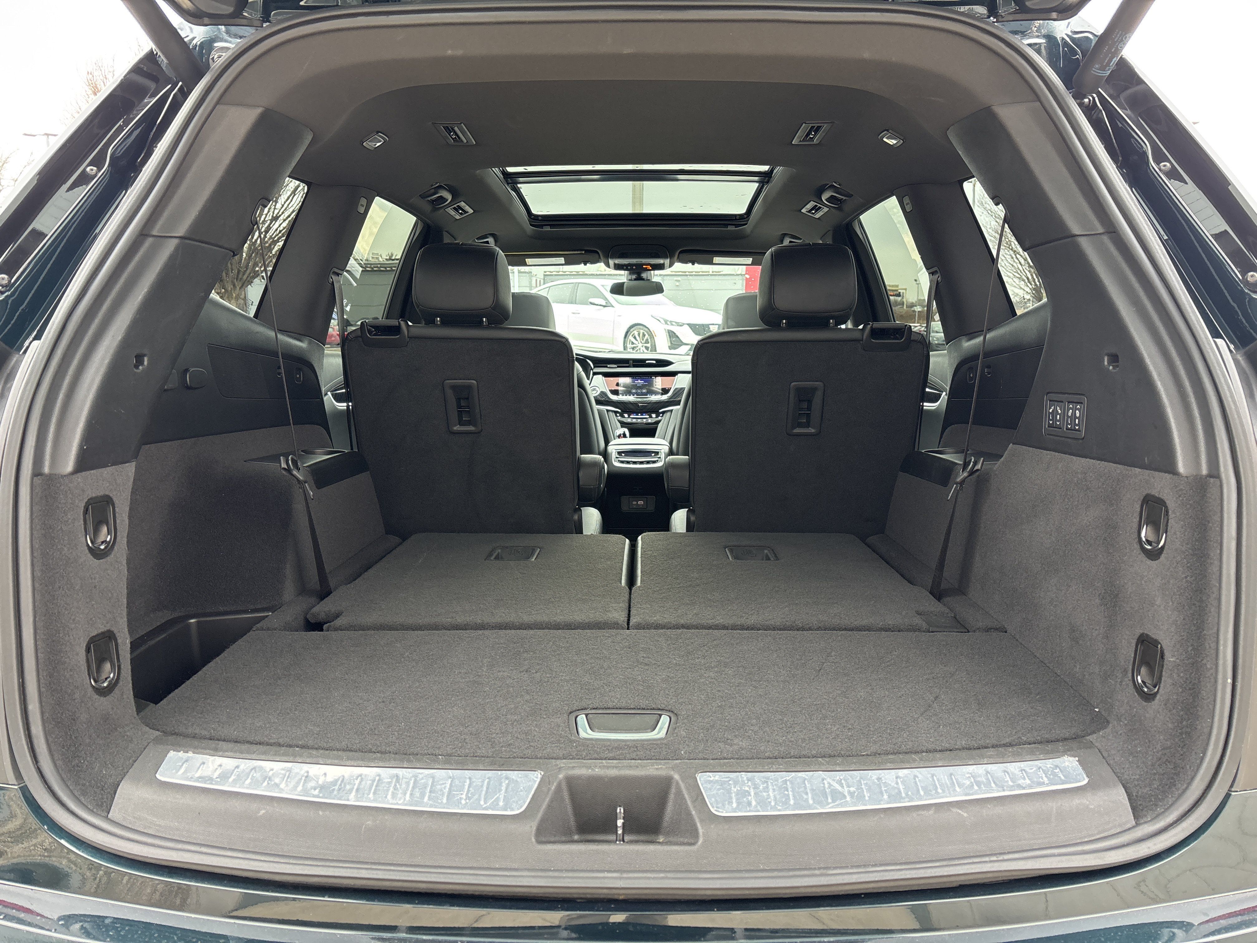 Used 2025 Cadillac XT6 Premium Luxury AWD/4WD image 34