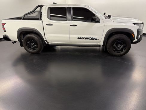 Used 2024 Nissan Frontier SV w/ Hardbody Edition AWD/4WD image 8