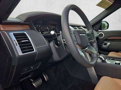 Certified 2025 Land Rover Discovery Dynamic SE AWD/4WD image 10