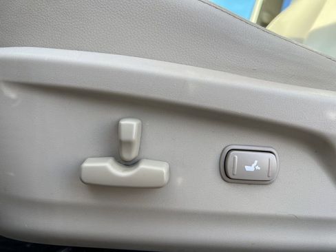 Used 2010 Subaru Outback 2.5i Limited image 11