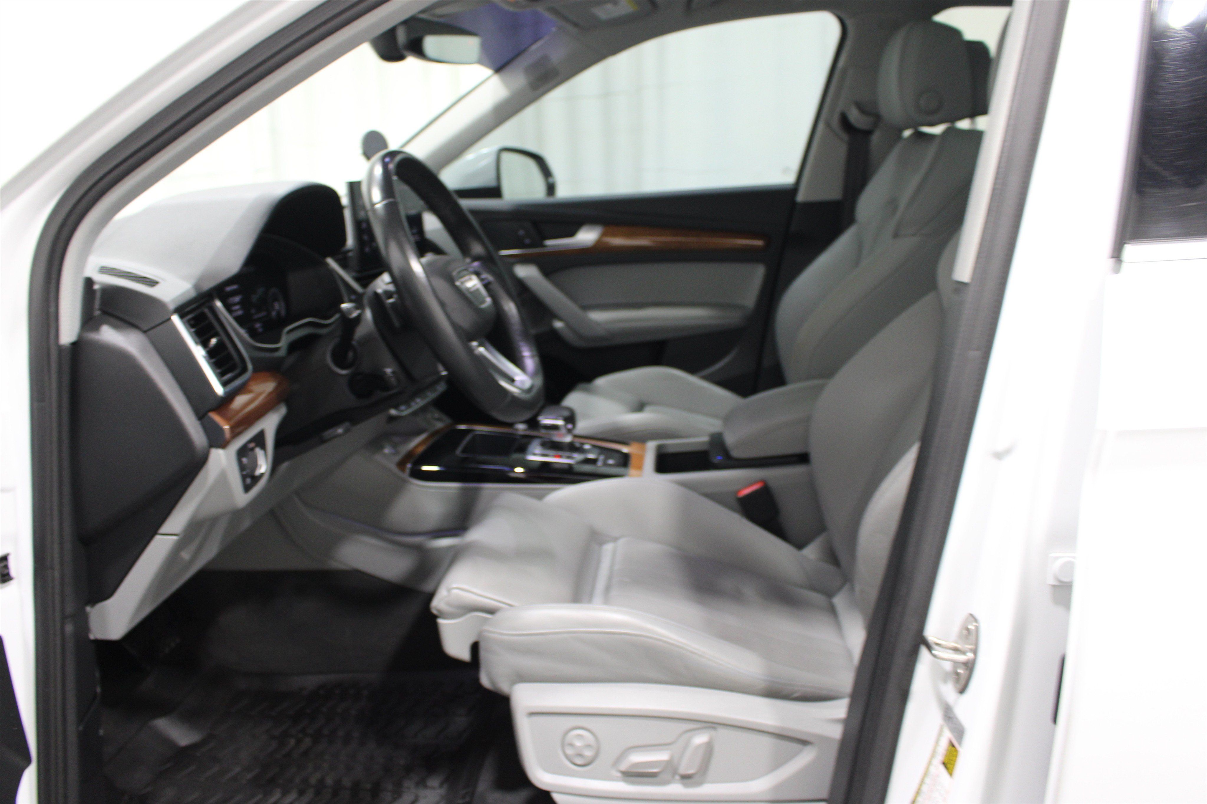 Used 2022 Audi Q5 e Premium Plus AWD/4WD image 3