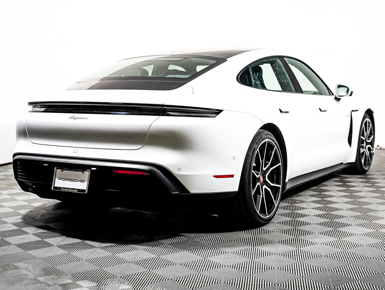 Certified 2025 Porsche Taycan w/ Premium Package RWD image 10