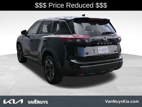 Used 2024 Nissan Rogue SV FWD image 30