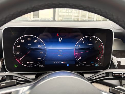 Used 2025 Mercedes-Benz GLC 300 4MATIC image 17