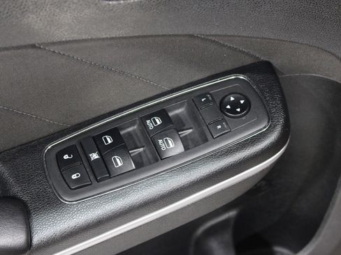 Used 2019 Dodge Charger SXT image 7