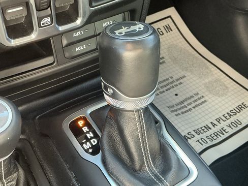 Used 2018 Jeep Wrangler Unlimited Sahara image 43