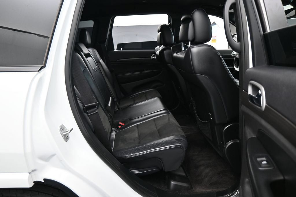Used 2018 Jeep Grand Cherokee Altitude RWD image 35