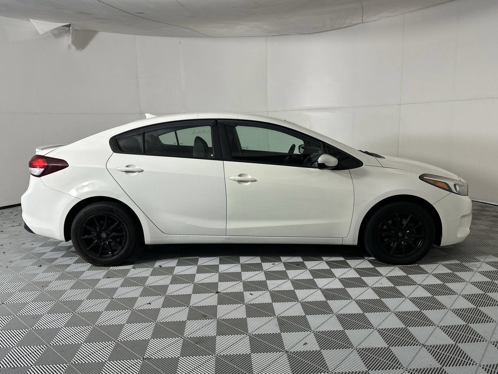 Used 2017 Kia Forte LX FWD image 9