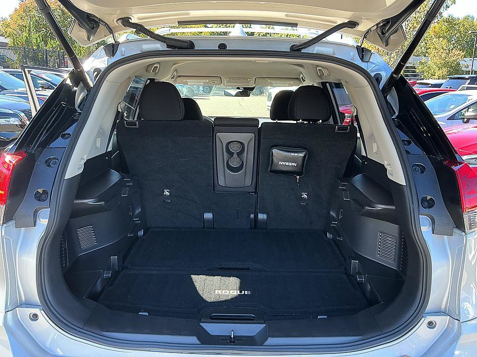 Used 2019 Nissan Rogue SV w/ Premium Package AWD/4WD image 25