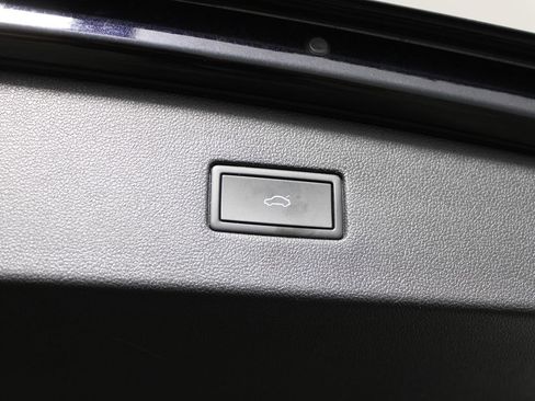 Used 2022 Volkswagen Tiguan SE R-Line image 33