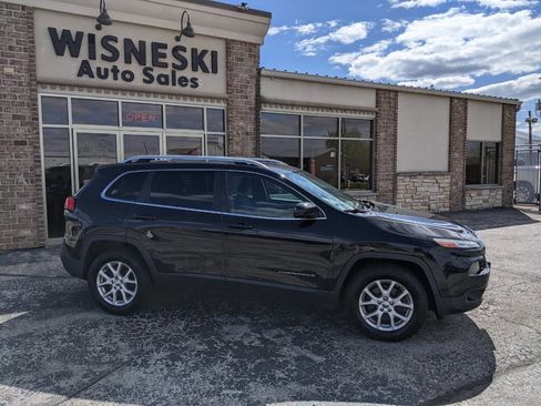 Used 2016 Jeep Cherokee Latitude w/ Cold Weather Group AWD/4WD image 2