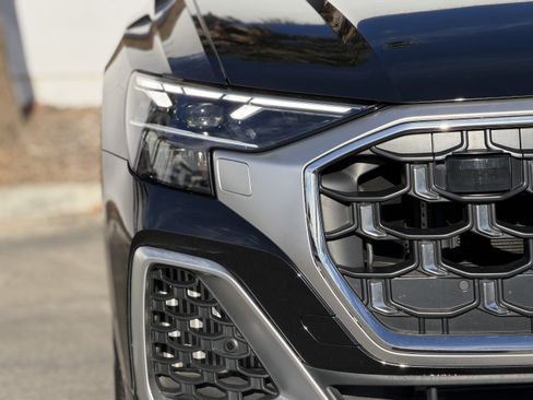 Used 2024 Audi SQ8 Premium Plus w/ Executive Package image 7