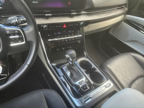 Used 2023 Kia Carnival SX image 28