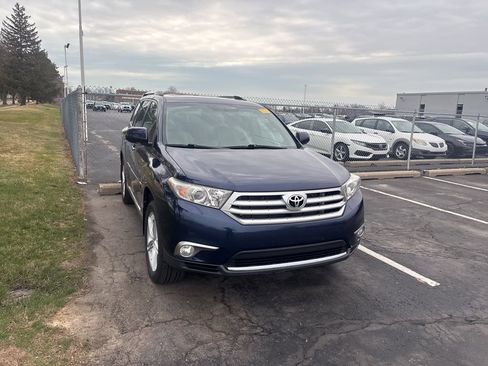 Used 2011 Toyota Highlander Limited w/ Tow Pkg image 3