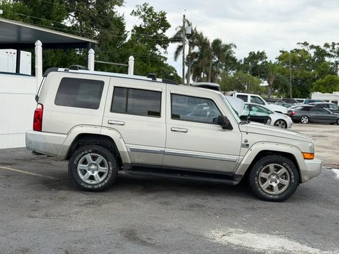 Used 2008 Jeep Commander Limited AWD/4WD image 2