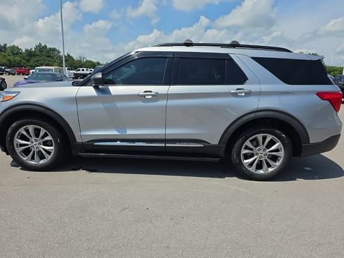 Used 2021 Ford Explorer XLT w/ Equipment Group 202A AWD/4WD image 8