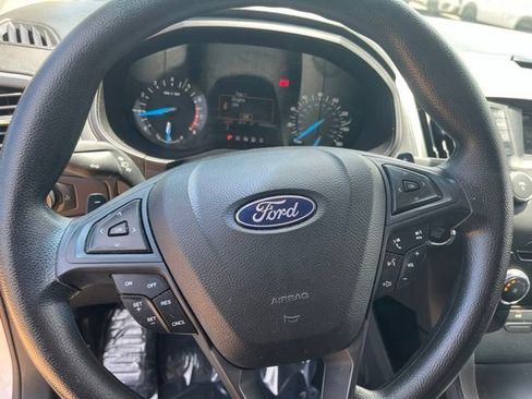 Used 2018 Ford Edge SE FWD image 16