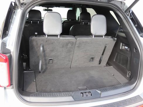 Used 2020 Ford Explorer XLT w/ Equipment Group 202A image 28