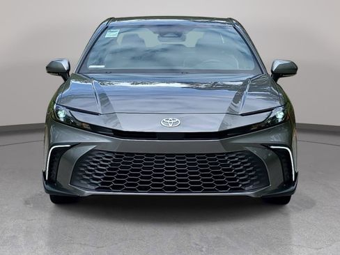 Used 2025 Toyota Camry SE w/ Convenience Package image 2