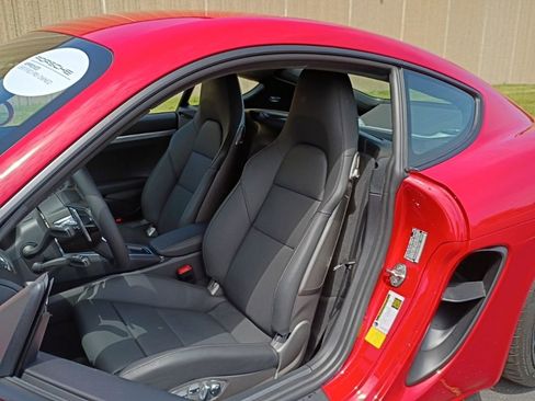 Certified 2025 Porsche 718 Cayman GTS RWD image 5