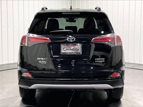 Used 2018 Toyota RAV4 Limited AWD/4WD image 4