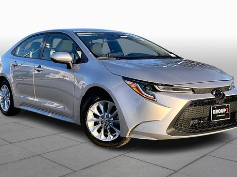Used 2020 Toyota Corolla LE w/ LE Convenience Package image 2