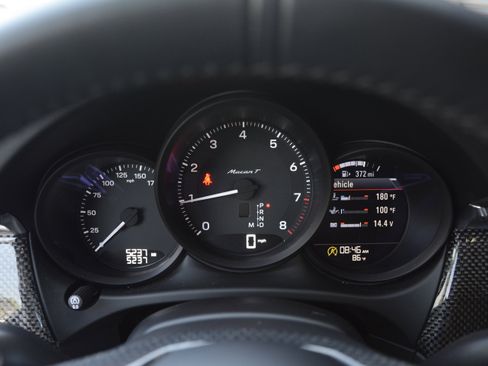 Certified 2026 Porsche Macan Turbo AWD/4WD image 17