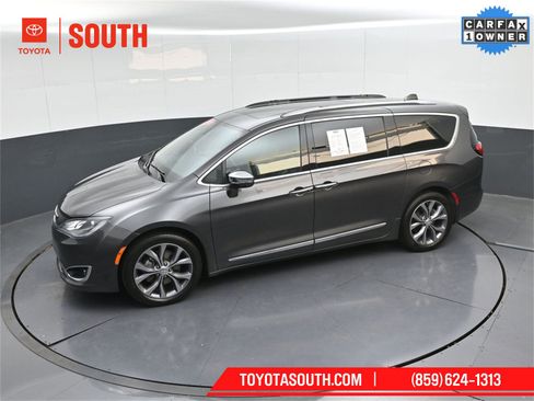 Used 2020 Chrysler Pacifica Limited image 43