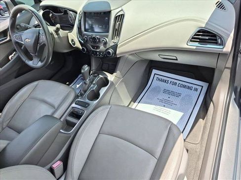 Used 2018 Chevrolet Cruze Premier FWD image 20