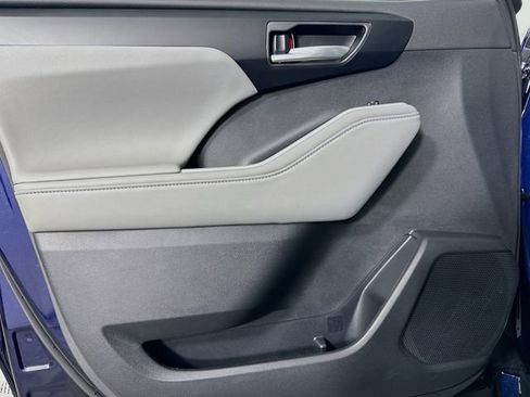 New 2026 Toyota Highlander XLE image 13