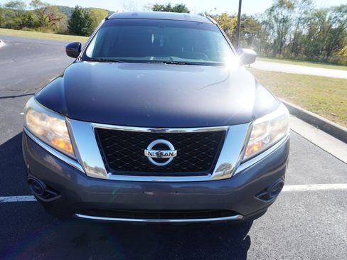Used 2013 Nissan Pathfinder SV image 2