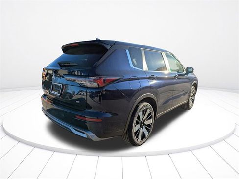 New 2025 Mitsubishi Outlander SE image 4